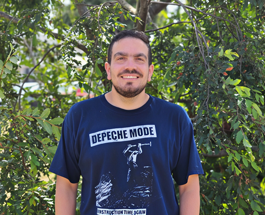 Julián Bustamante Fiabane, bibliotecólogo de su Dirección de Bibliotecas