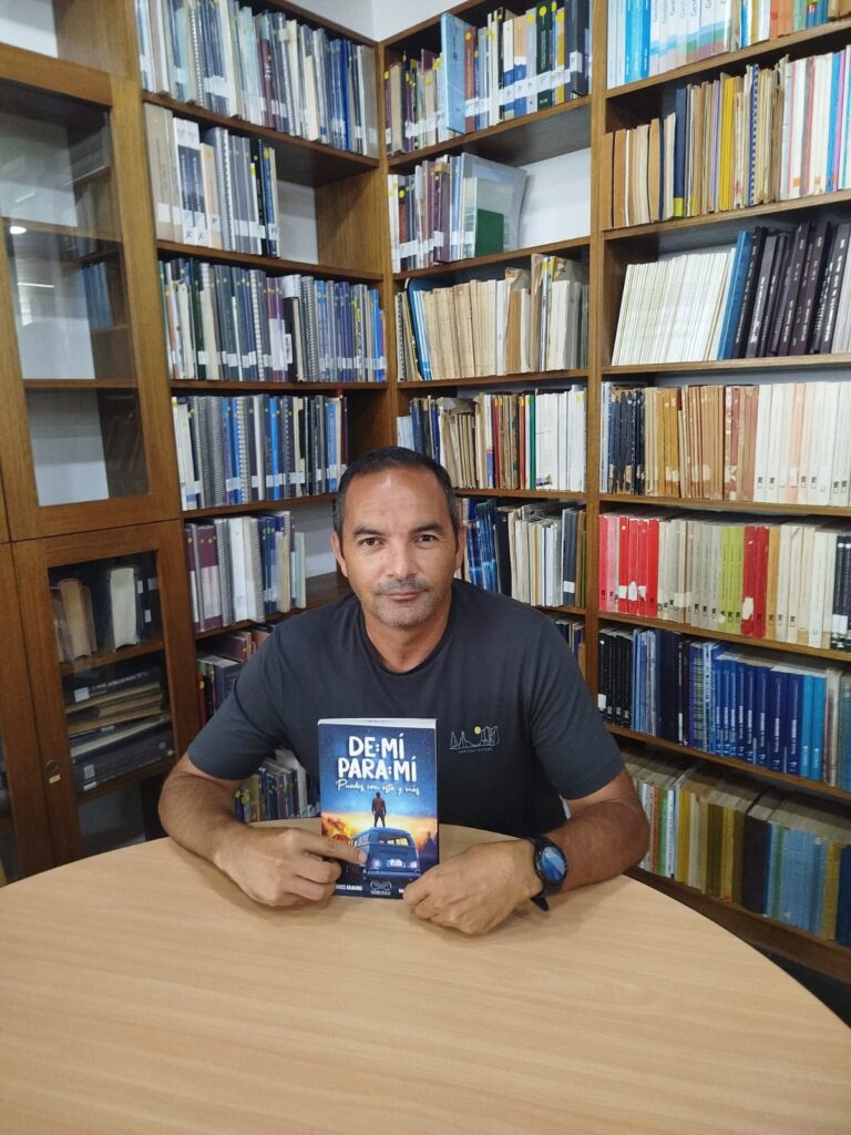 Universidad Católica del Norte comparte la octava recomendación lectora de CABID con De: Mi. Para: Mí. La tormenta pasará, puedes con esto y más, de Nacarid Portal 1 1000154597_UCN